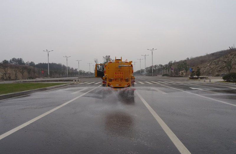 東風(fēng)5噸消防灑水車