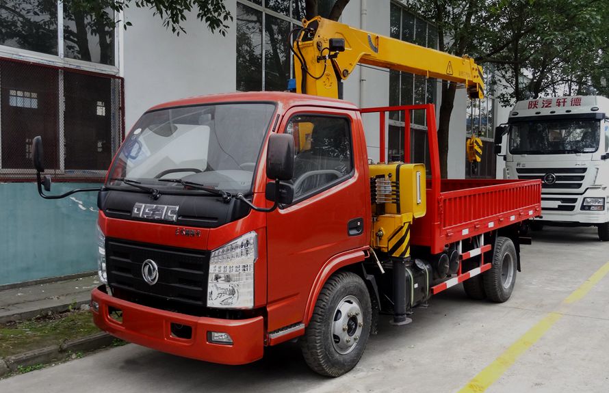 東風(fēng)藍(lán)牌小型隨車吊